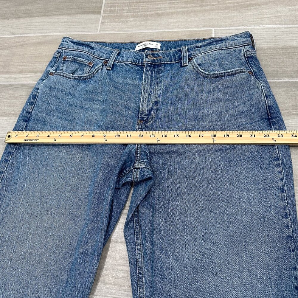 Abercrombie & Fitch The Baggy Low Rise Jeans in Medium With Let Down Hem Size 32 - Picture 13 of 16
